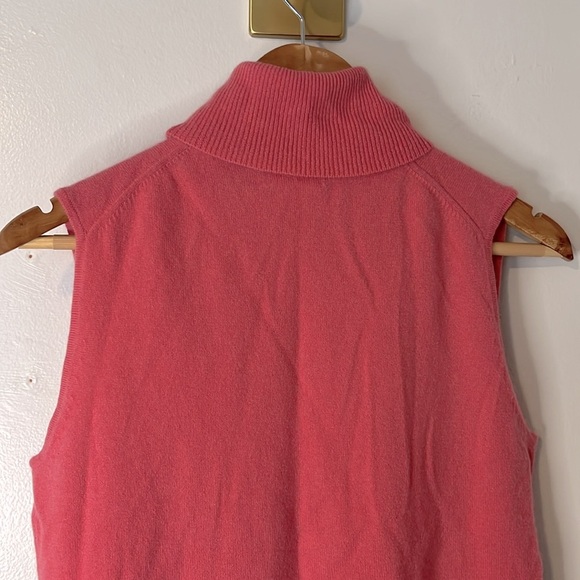 Dana Buchman 100% Cashmere Pink Turtleneck Sleeveless Top w/ Flower Brooch Sz S - Picture 6 of 7